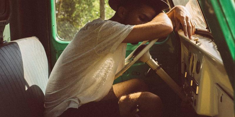 从PCB设计到微控制器编程：基于MEMS的环境传感器如何通过自校准与数据融合赋能工业物联网